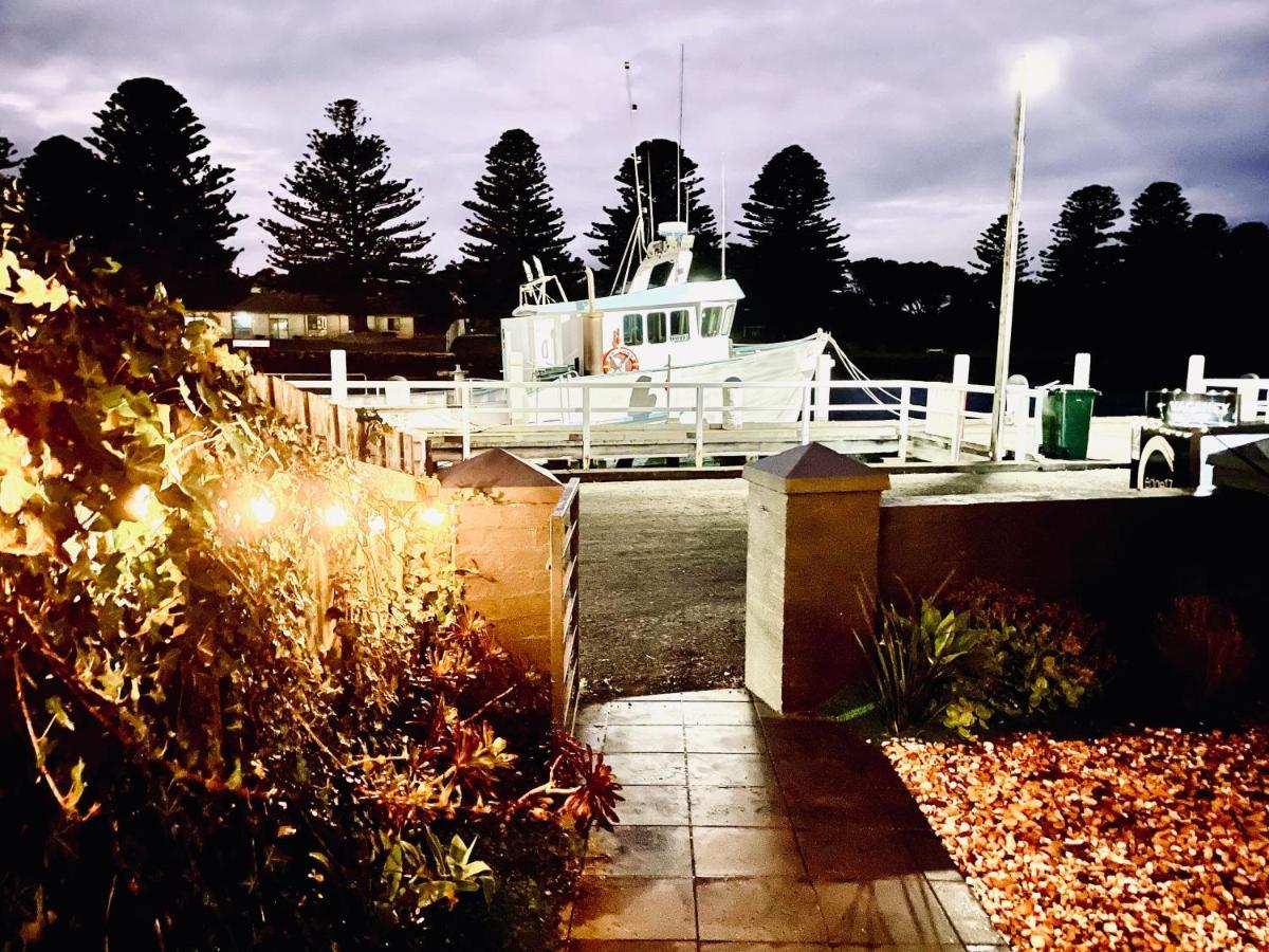 Edge17 Port Fairy Wharf Apartment Bagian luar foto